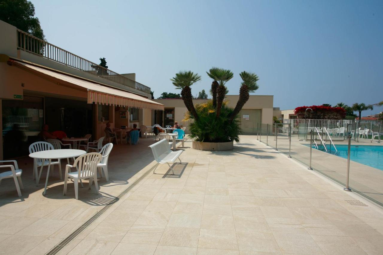 Le Tamaris - Terrasse Vue Sur Mer - Piscine, Tennis & Jardin Apartment Antibes Exterior photo